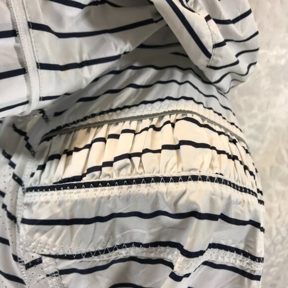 Lululemon Run In The Rain Jacket Quiet Stripe White Deep Indigo Sz 4 - Picture 6 of 15